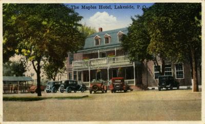 Carte postale de l’hôtel Maples Inn vers 1938 avec des voitures devant la façade