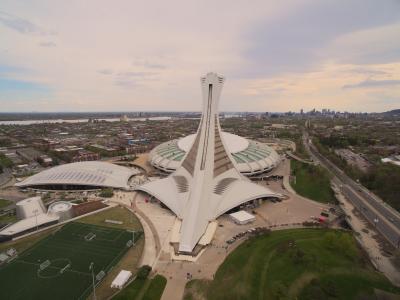 Vue aérienne du Parc olympique, avec le Stade, le Biodôme, le Planétarium et le stade Saputo