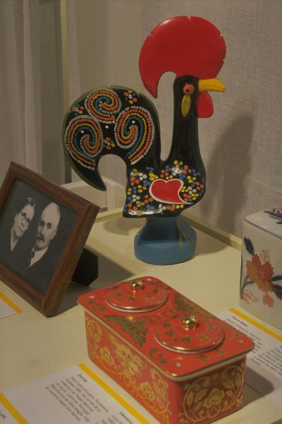 Objets prêtés par des Montréalais d’origine portugaise pour l’exposition Encontros au Centre d’histoire de Montréal.