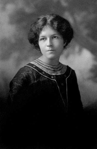 Photographie de Marie Gérin-Lajoie diplômée en 1911