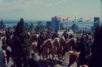 La cavalerie de la police de Montréal au belvédère du mont Royal