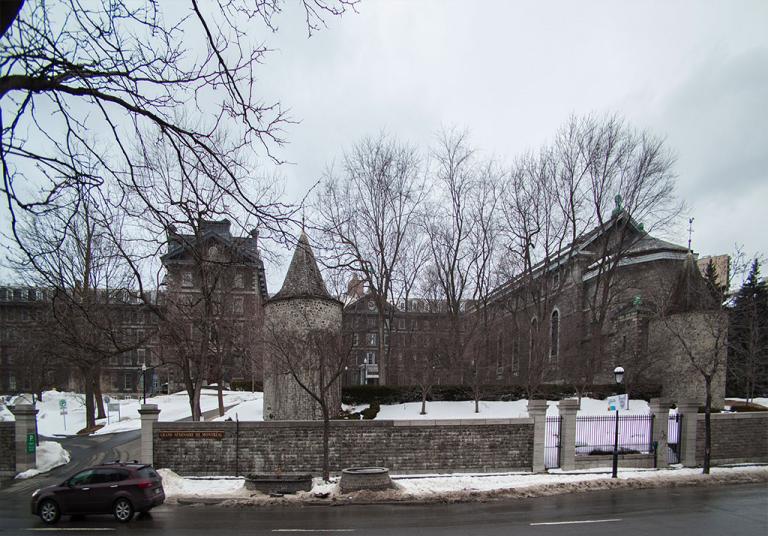 Photo montrant les tours et le Grand séminaire de Montréal