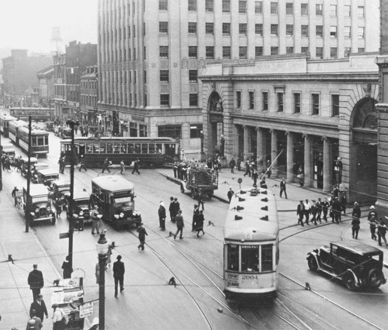 Le terminus Craig et le siège social de la Montreal Tramways Company en 1932