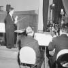 Le chef d’orchestre Jean Deslauriers au pupitre de l’Orchestre des concerts symphoniques de Montréal, lors d’un concert commandité par la compagnie Dow et radiodiffusé par la station radiophonique de CBC à Montréal
