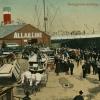 Carte postale montrant des immigrants arrivant par bateau dans le port de Montréal au début du XXe siècle