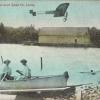 Cette carte postale colorisée montre deux femmes dans une chaloupe, non loin d’un hangar à bateaux aménagé sur les berges du lac Saint-Louis à Lakeside, un secteur de Pointe-Claire. 
