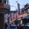Cette photo du Quartier chinois a été prise le 25 mars 1968. Elle nous montre les deux langues prédominantes dans le quartier à cette époque, l’anglais et le cantonais. 