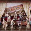 Petit théâtre d’opéra chinois avec neuf figurines