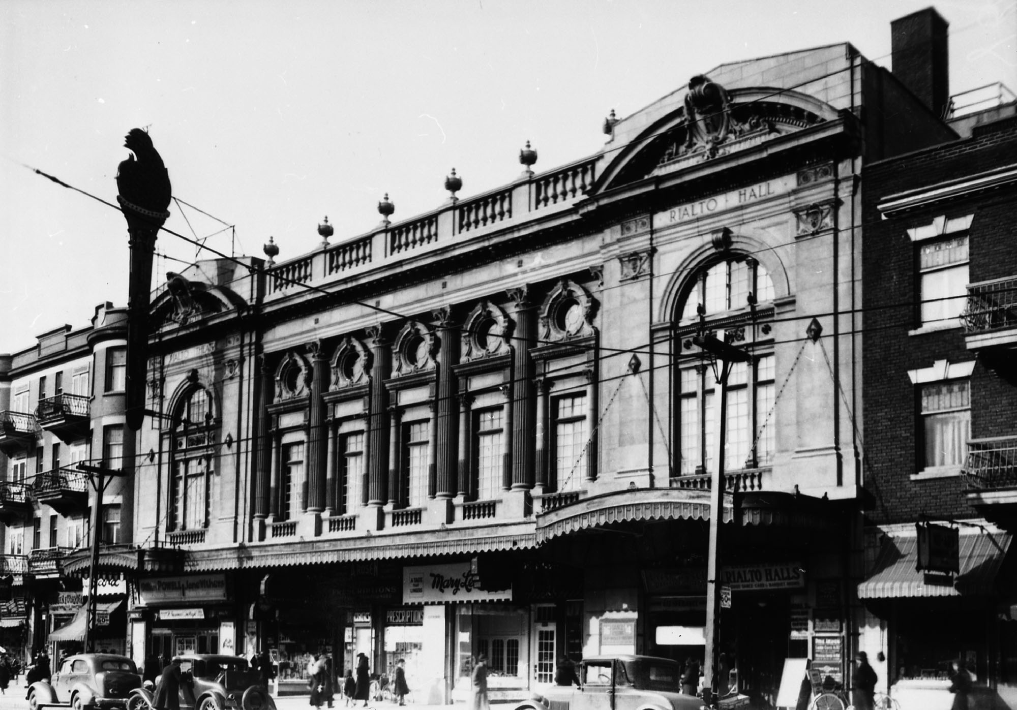 Devanture du théâtre Rialto sur l'avenue du Parc en 1936