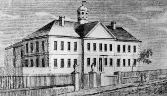 Gravure d’un édifice assez imposant qui comporte une clôture le long de la rue
