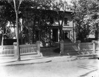 Façade de la maison Notman en 1893.