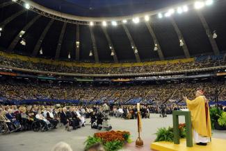 Cérémonie de canonisation du frère André au Stade olympique
