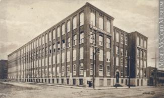 Édficie de la manufacture de chemises et de vêtements John W. Peck