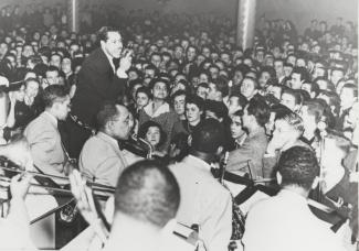 L'orchestre de Cab Calloway devant une salle comble