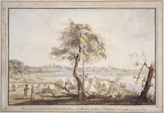 Peinture d’un campement à la fin du XVIIIe siècle sur le bord d’un cours d’eau avec un arbre au centre.