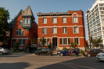 Photo montrant l'édifice du Centre de santé des femmes de Montréal.