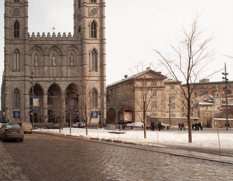 Basilique Notre-Dame sur la place d’Armes