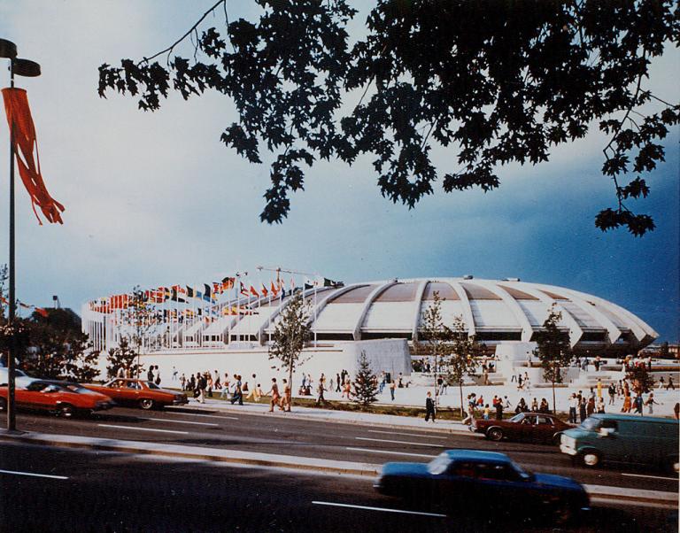 Le Stade olympique avant la construction du mât