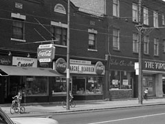 Divers commerces sur la rue Beaubien prs de la rue Boyer, 9 octobre 1961