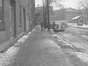 L'avenue Papineau entre les rues Craig (devenue Saint-Antoine) et De La Gauchetire,10 dcembre 1942. Archives de la Ville de Montral, VM6, R3186-A.