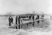 Découpage de la glace sur le fleuve Saint-Laurent, vers 1870