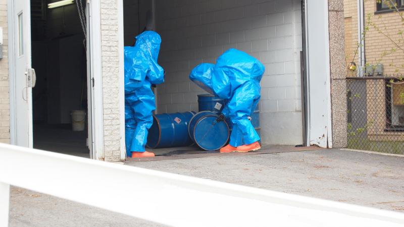 Two firefighters during a simulation of a dangerous materials intervention. 