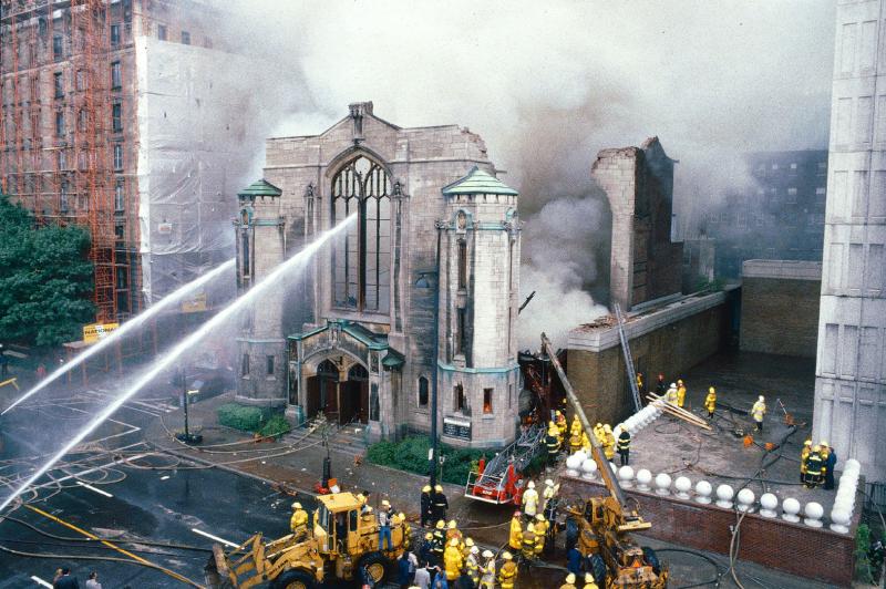 Incendie à l'église unitarienne.