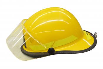 Un casque jaune de pompier.