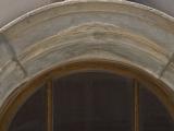 Détail de l’arc du portail d’entrée de la maison Arthur-Kivell-Fisk, avec ses palmettes et ses piédroits au sommet mouluré.