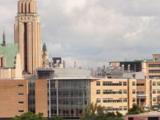 Le pavillon Roger-Gaudry, créé par l’architecte Ernest Cormier, domine le campus ainsi que le secteur de la ville où il se trouve, faisant de l’Université de Montréal un important point de repère.