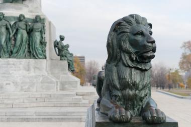 Détail du monument à Sir George-Étienne Cartier, George William Hill, 1919 - Un lion