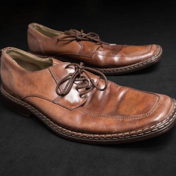 Chaussures de cuir brunes