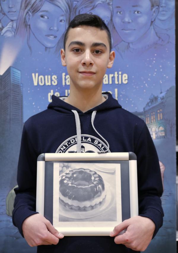 sites/default/files/private Photo d'un élève avec son trésor de famille
