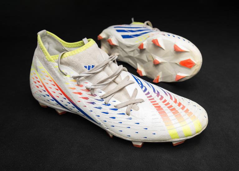 Chaussures de foot multicolores