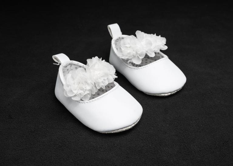 Souliers de bébé blancs