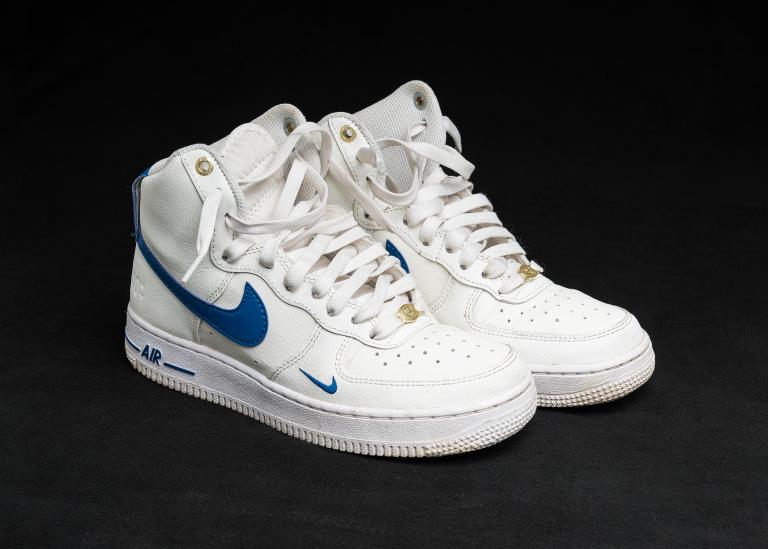 Basket Nike blanches et bleues