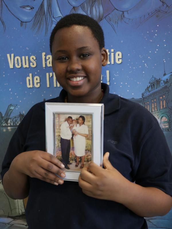 sites/default/files/private Photo d'un élève avec son trésor de famille