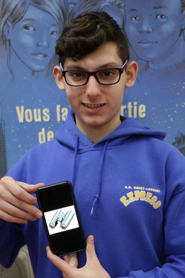 sites/default/files/private Photo d'un élève avec son trésor de famille