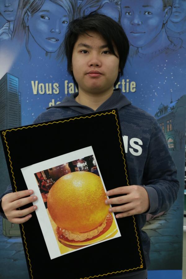 sites/default/files/private Photo d'un élève avec son trésor de famille