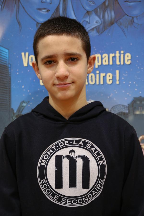 sites/default/files/private Photo d'un élève avec son trésor de famille