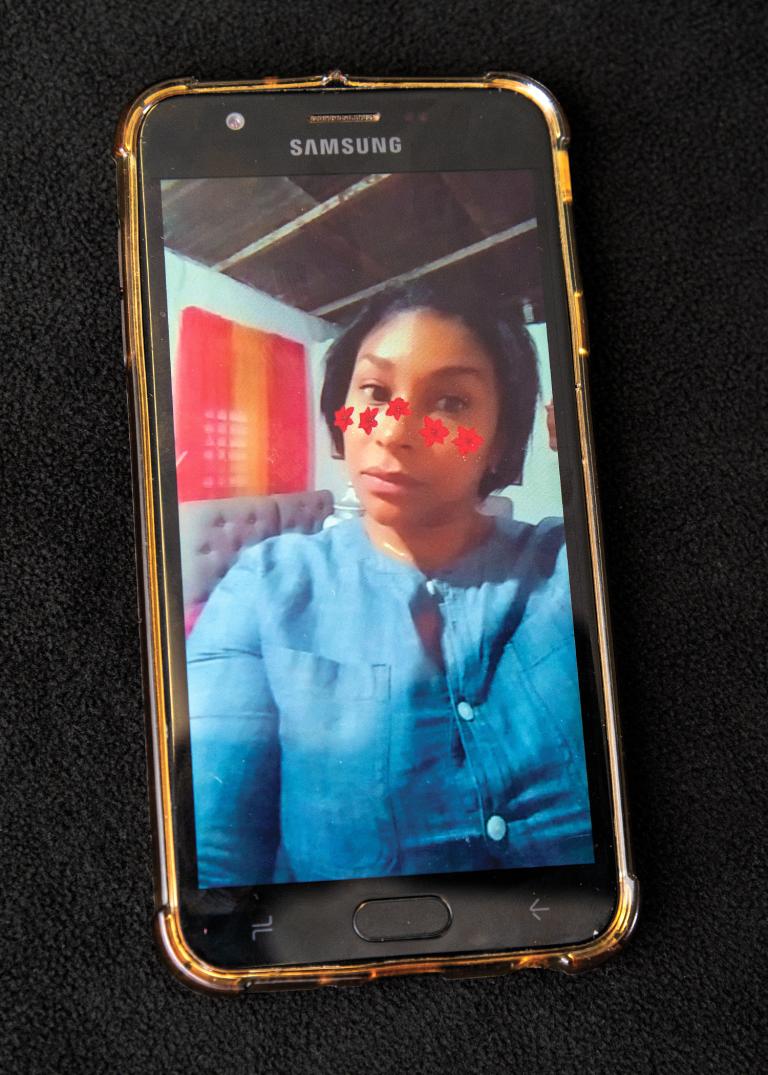 sites/default/files/private Photo d'un élève avec son trésor de famille
