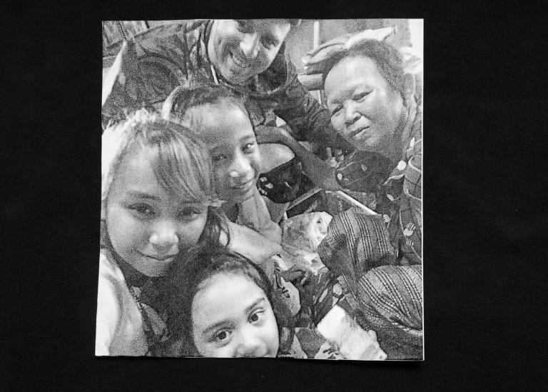 sites/default/files/private Photo d'une élève avec son trésor de famille